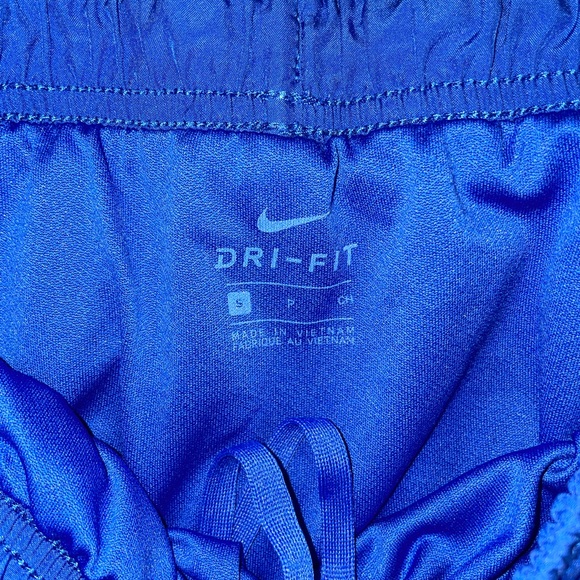 Royal blue Nike Dri-Fit shorts - Picture 4 of 4